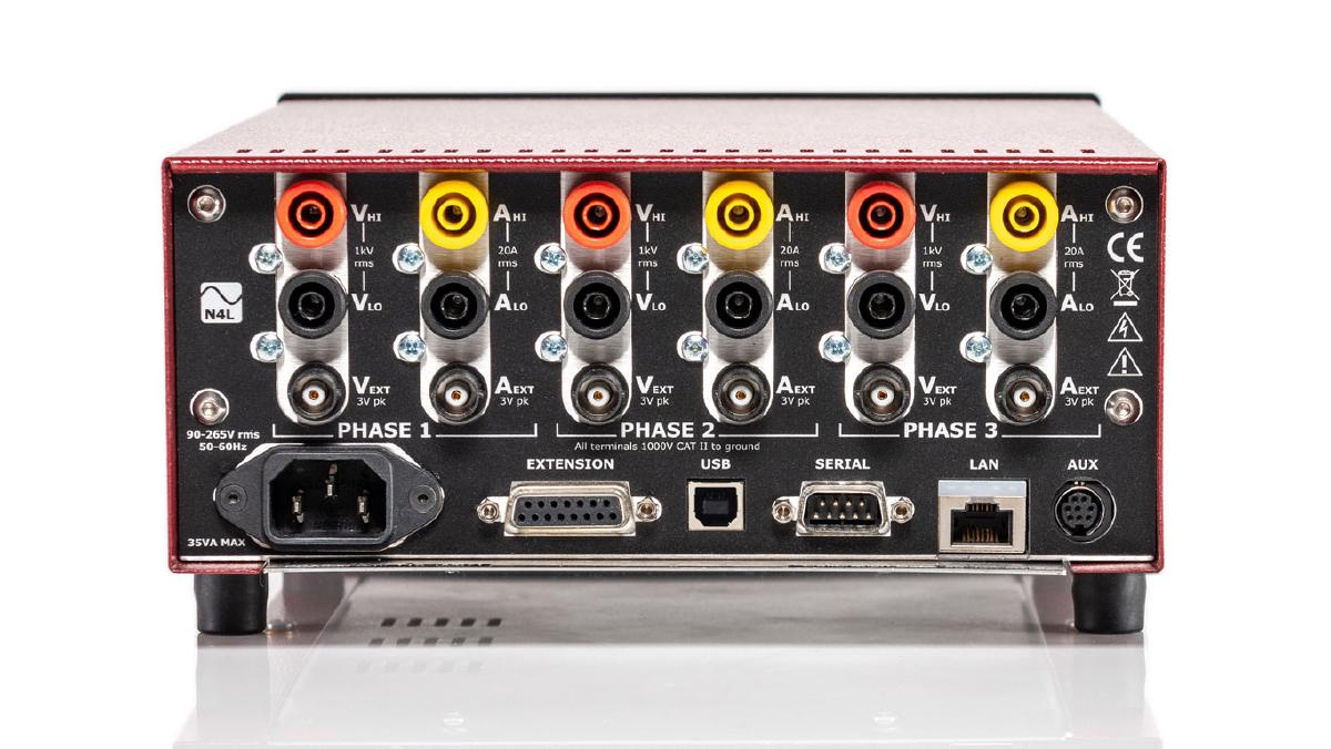 Rear pannel of the PPA530 show a full set of three phase (12 channel input) including both internal voltage and current sensor in a compact half 19 in rack width.